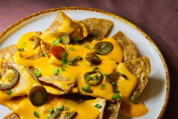 Nachos cu Cheddar si Jalapenos(Picant)